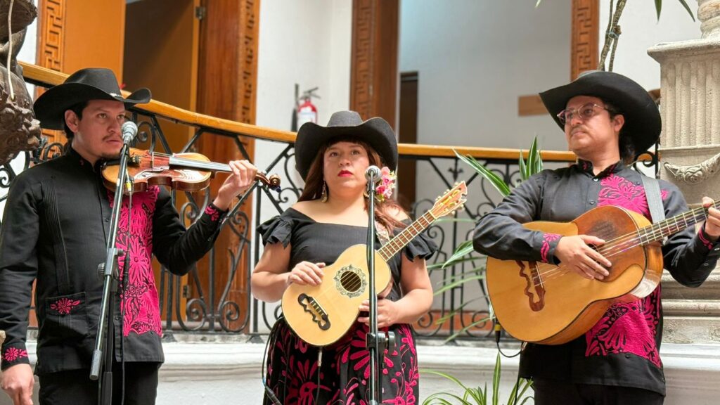 Los Tlacuilos