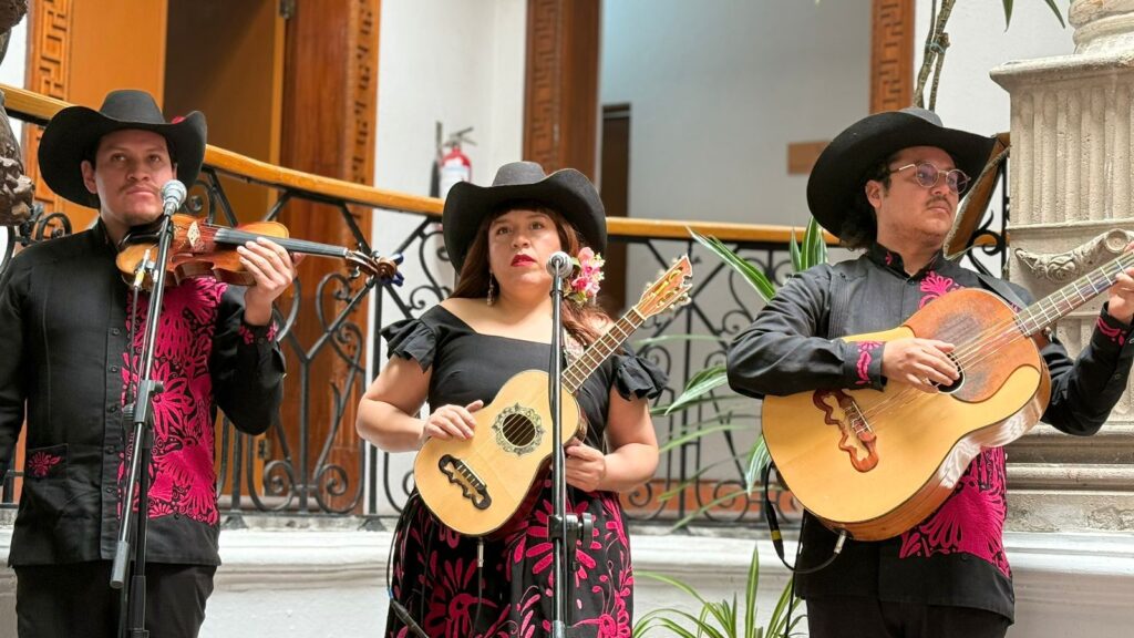 Los Tlacuilos