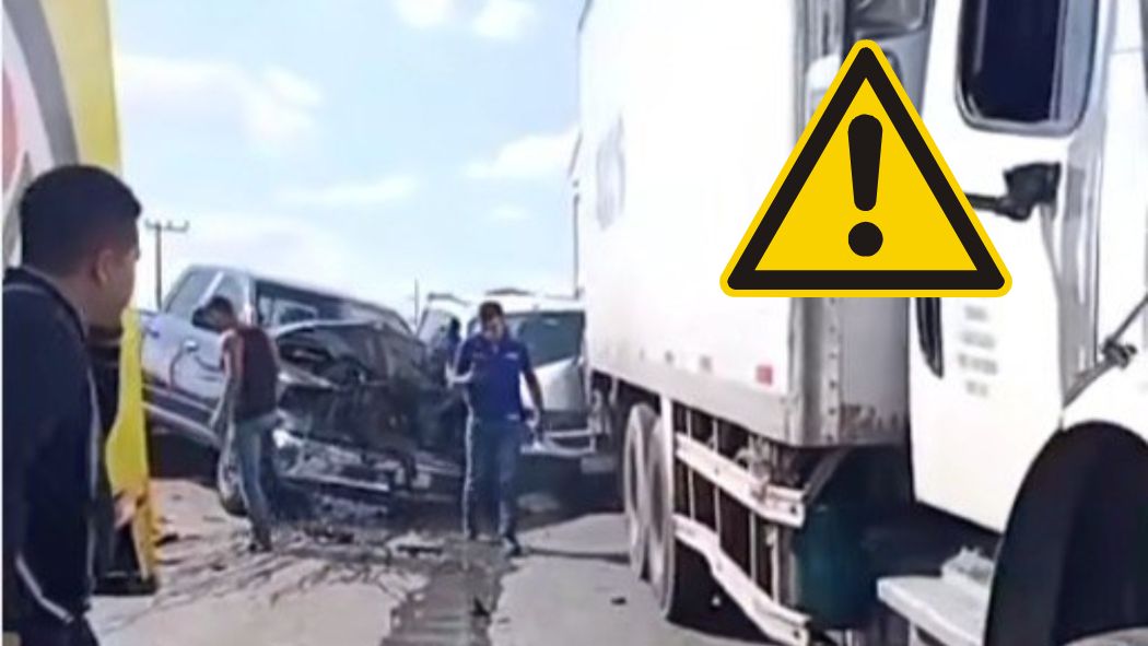 Servicios de apoyo vial atienden choque múltiple en el Circuito Exterior Mexiquense mientras persiste el tráfico.