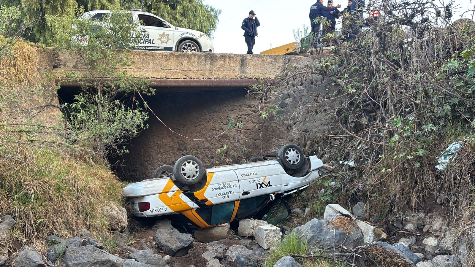 Taxi volcado