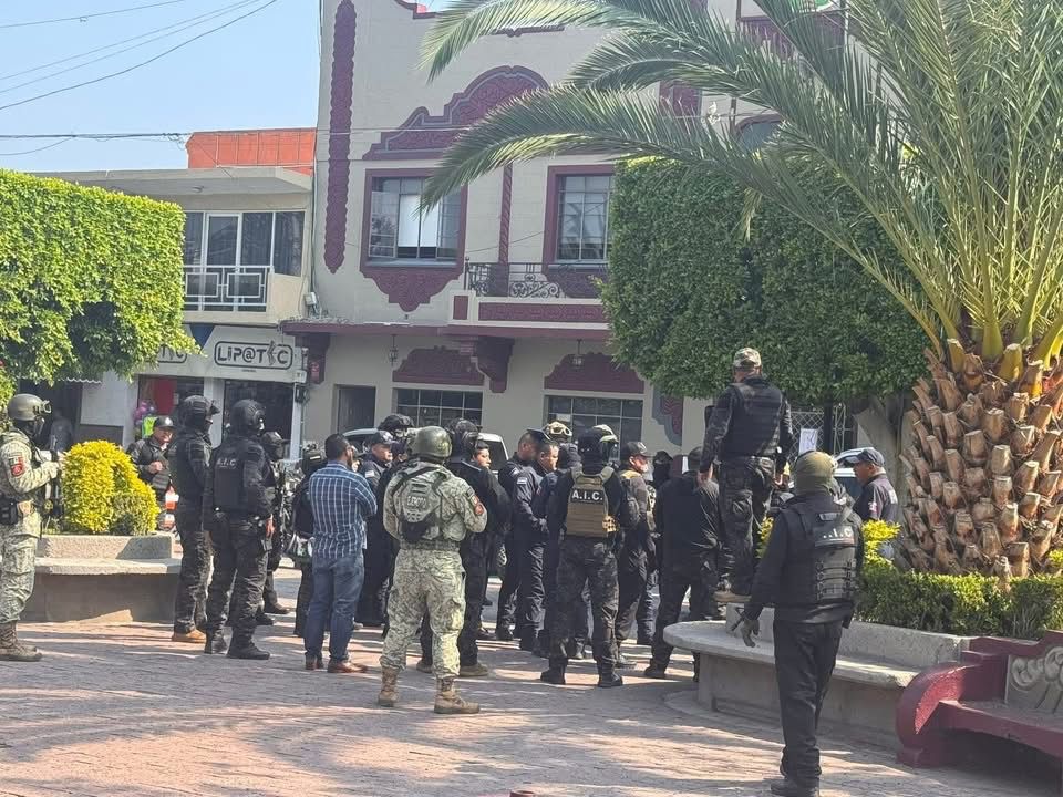 Operativo policiaco en Progreso de Obregón.