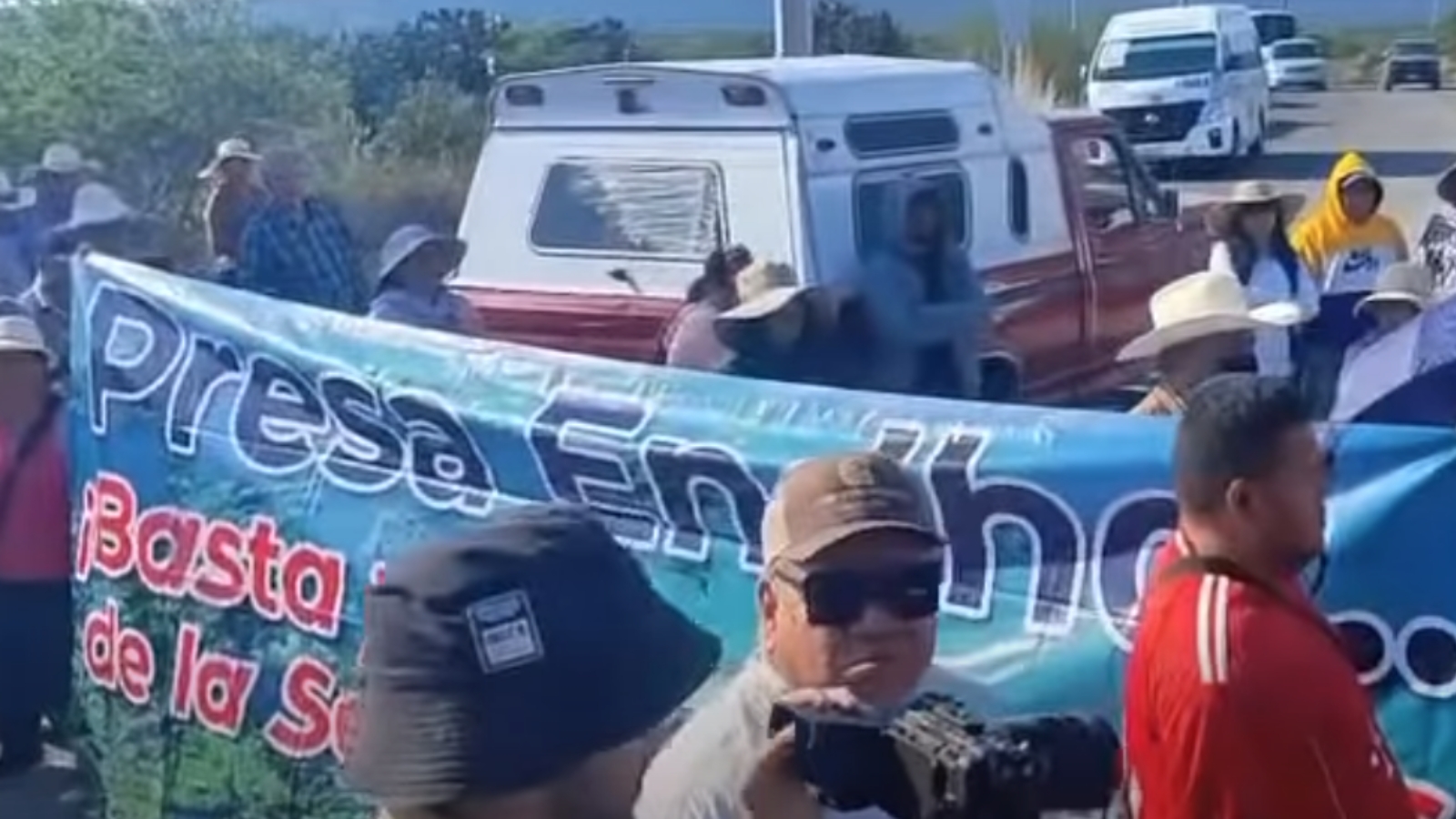 Protesta de pobladores por plaga de mosquitos en presa Endhó