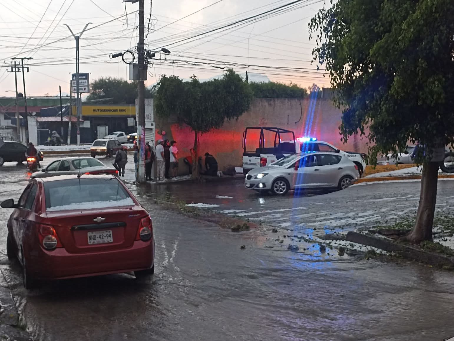 Movilización policiaca en la zona centro de Actopan por el deceso de un hombre de la tercera edad en la esquina de "El Zorro".
