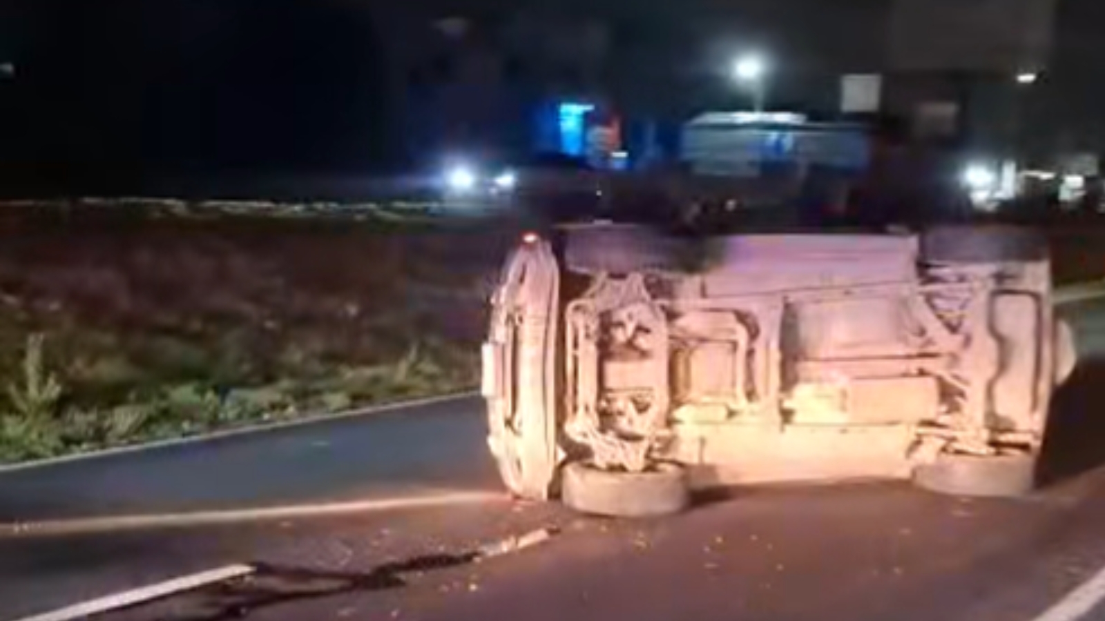 Camioneta volcada