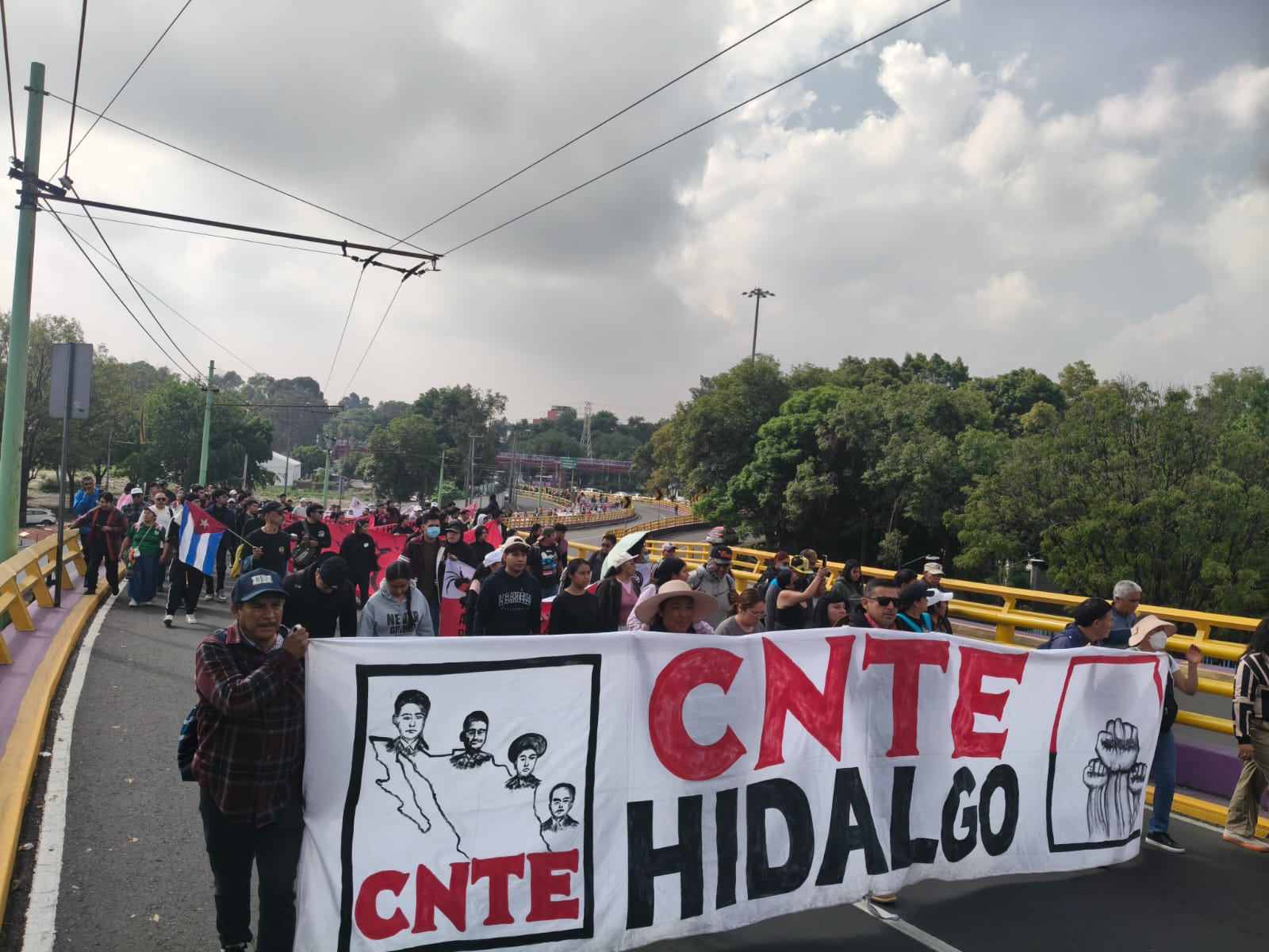 Magisterio hidalguense se moviliza: marchan en Pachuca y se unen a protesta en CDMX