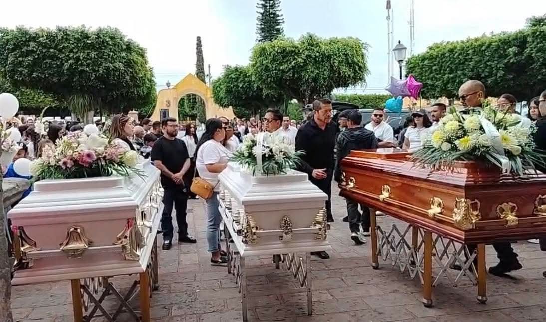 Dan último adiós a víctimas del accidente en grutas de Tolantongo