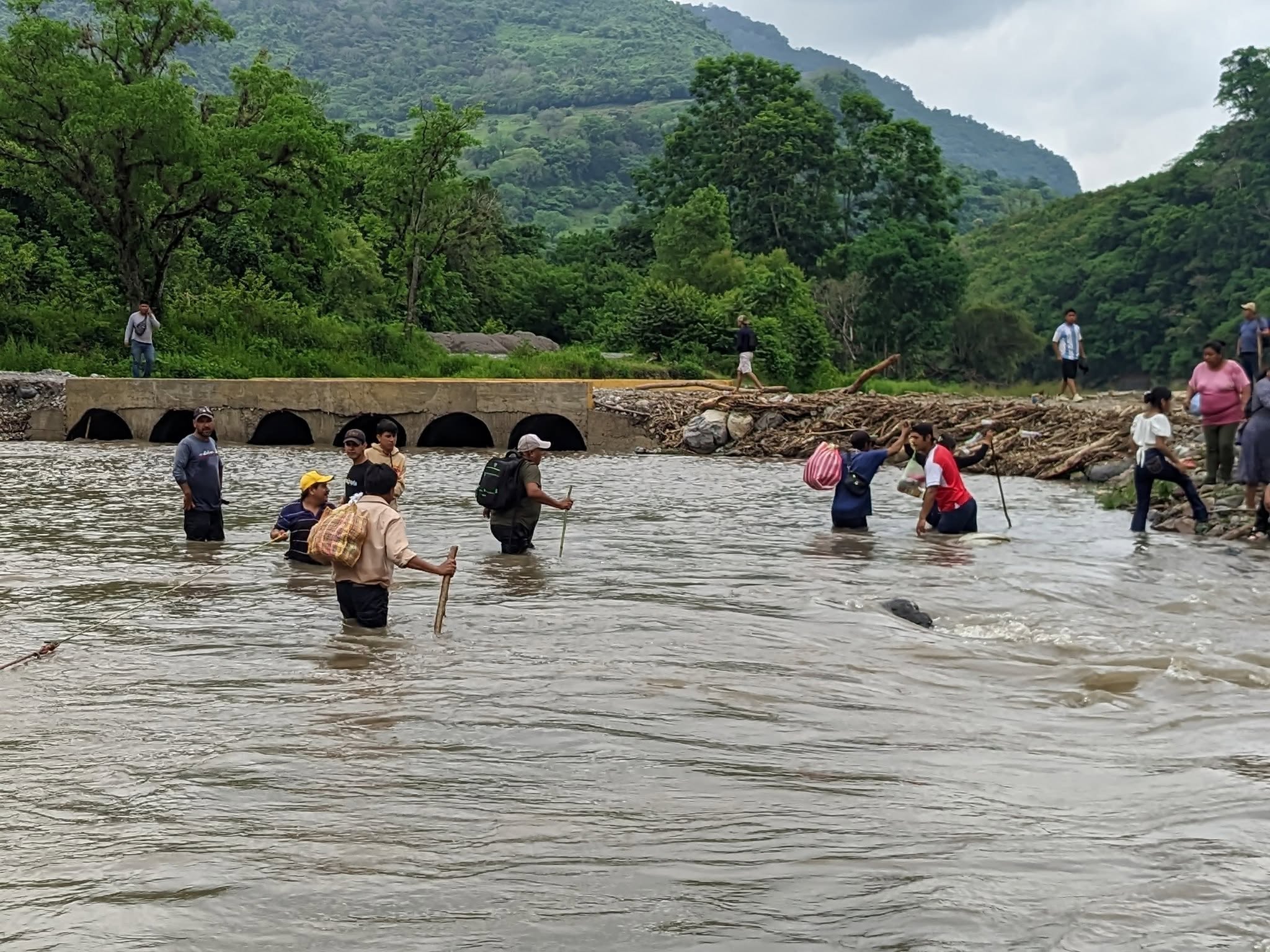 Otomí-Tepehua vive bajo el trauma de la lluvia: “Cada tormenta revive el miedo a quedar sepultado”