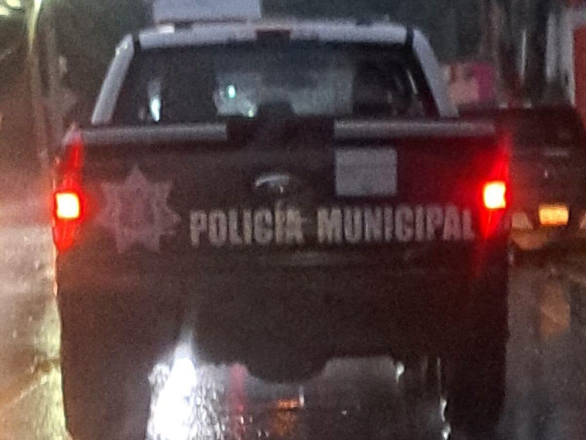 Patrulla sin placas en Tula