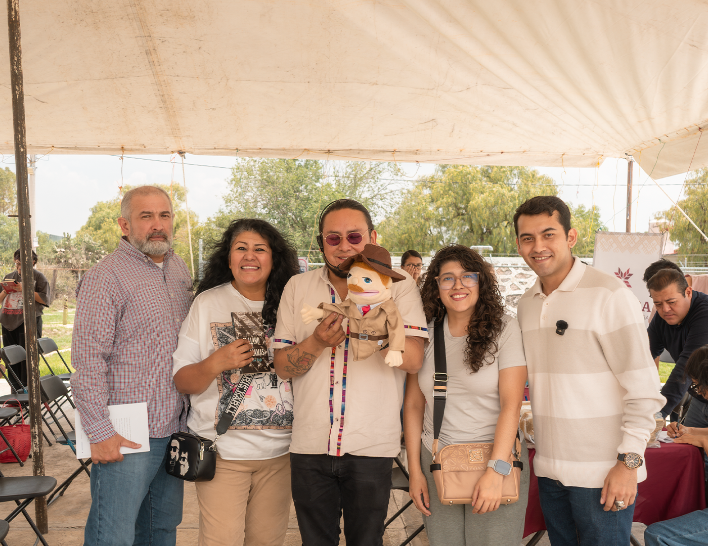 ¡De abandono a cultura! Jóvenes transforman escuela olvidada en biblioteca comunitaria