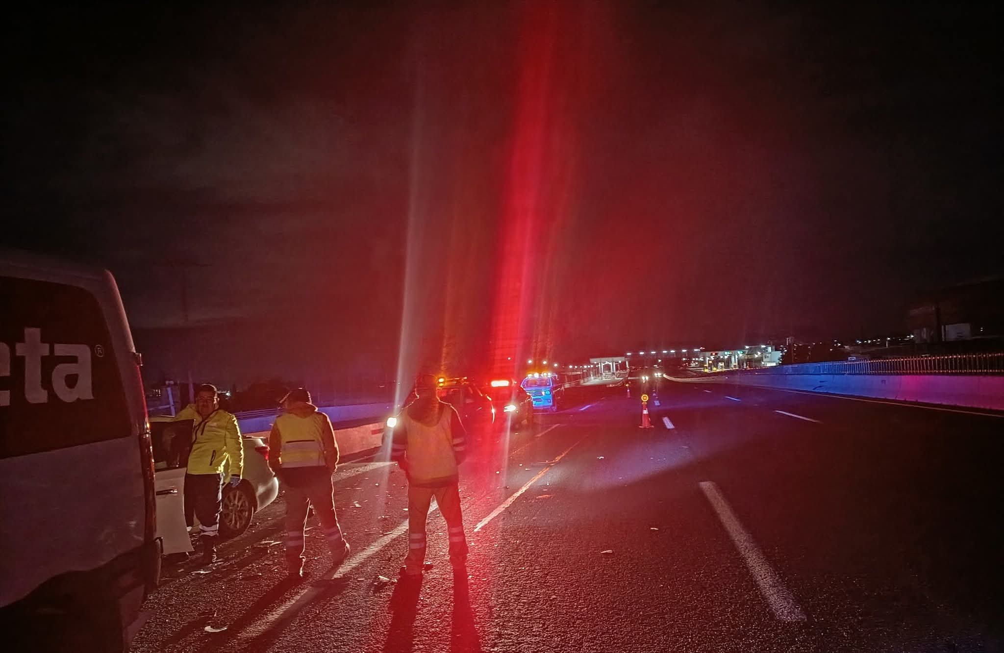 Movilización de paramédicos y autoridades en la autopista México-Pachuca tras un accidente que generó congestionamiento vehicular. Te contamos los detalles.