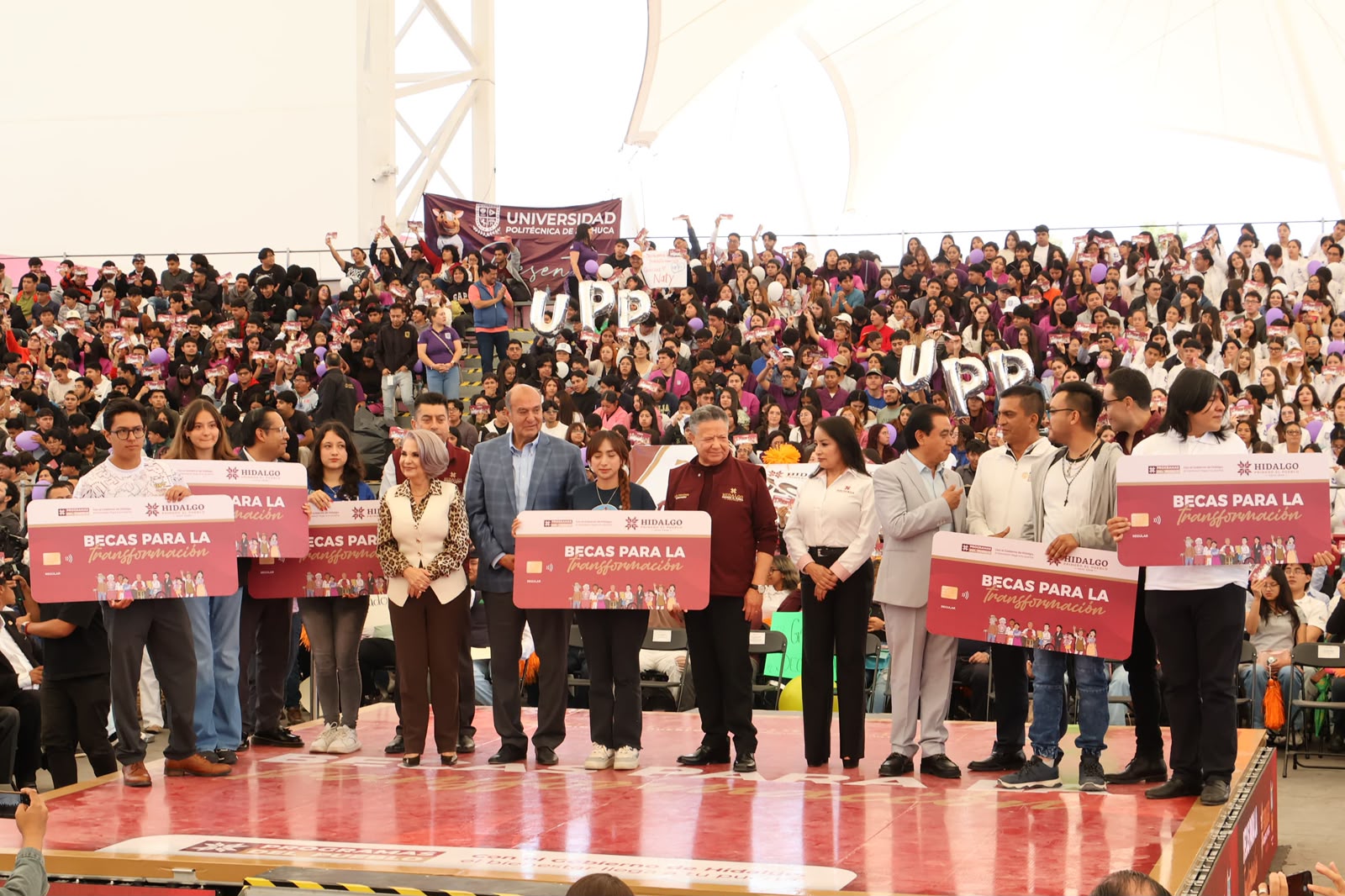 Entrega de Becas de la Transformación a universitarios en Hidalgo.
