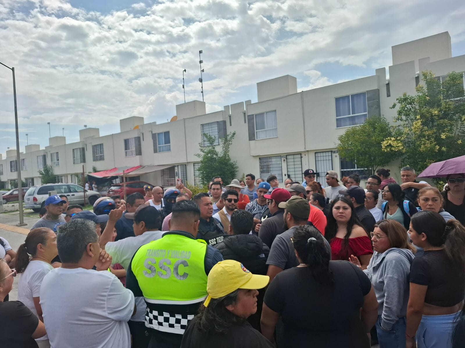 Conflicto en Ciudad Natura: expresidente intenta destituir a la administración actual con documentos falsos.