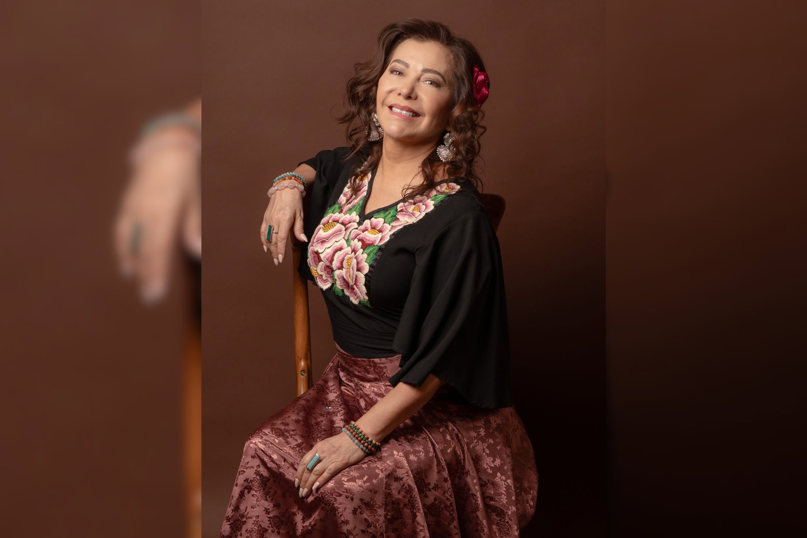 Mara Escalante converge con la comedia y la música