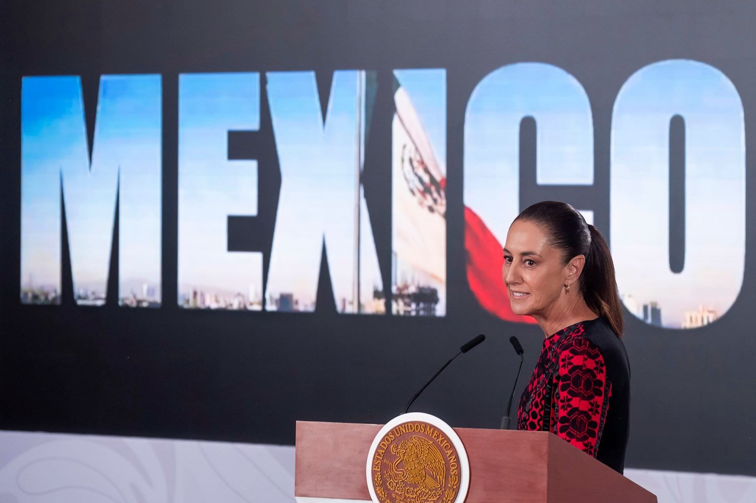 Mercado Libre anuncia inversión por 4 mil 600 mdd; Sheinbaum la vincula con Plan México