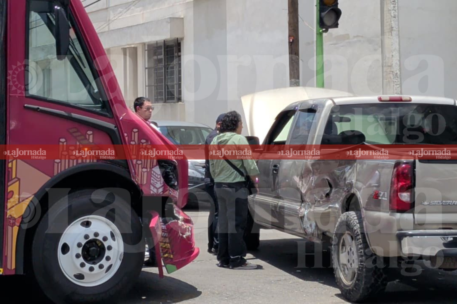 Unidad del transporte metropolitano involucrada en accidente