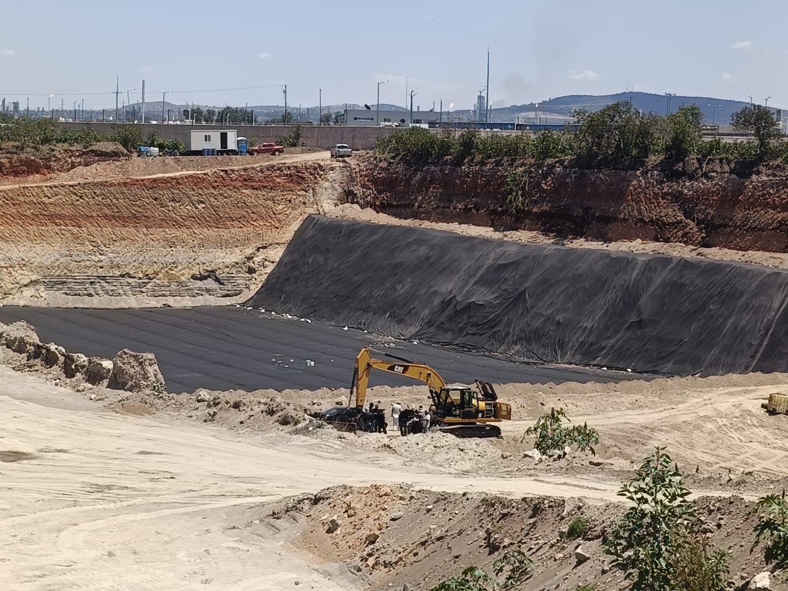 La obra busca resolver una crisis de basura, pero ahora enfrenta una fuerte oposición por su ubicación.
