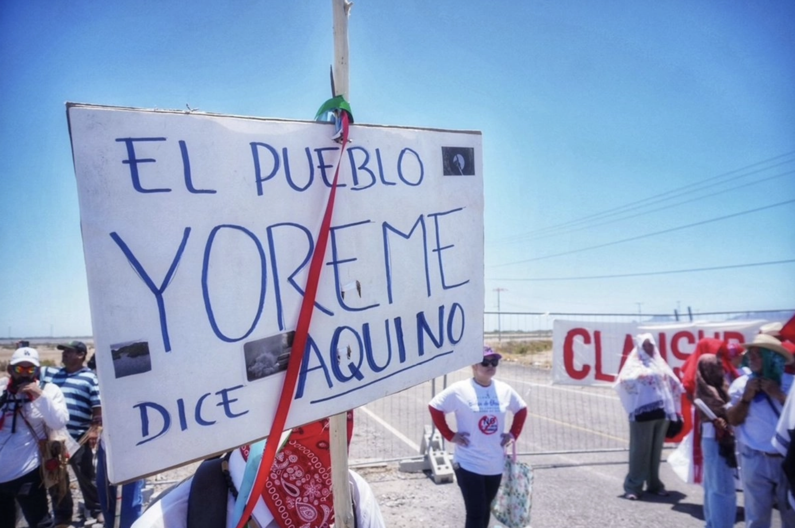 Con campamentos permanentes y nuevas protestas, opositores al proyecto industrial exigen detener la construcción de la planta de amoniaco.