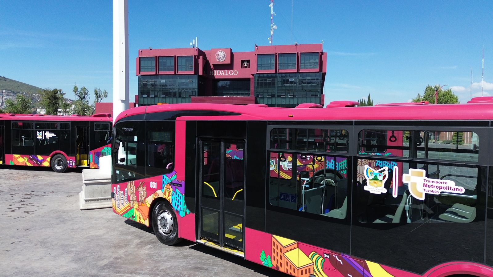 ¡Toma nota si manejas en Pachuca! Prepárate para las fuertes penalizaciones que aplicarán las autoridades por no respetar la vía del transporte.