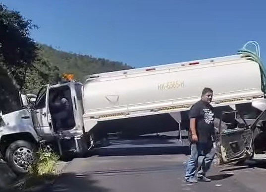 Choque de pipa provoca cierre total en la carretera México-Tuxpan