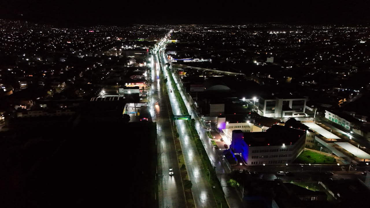 Nuevas luminarias LED instaladas en el bulevar Luis Donaldo Colosio de Pachuca.
