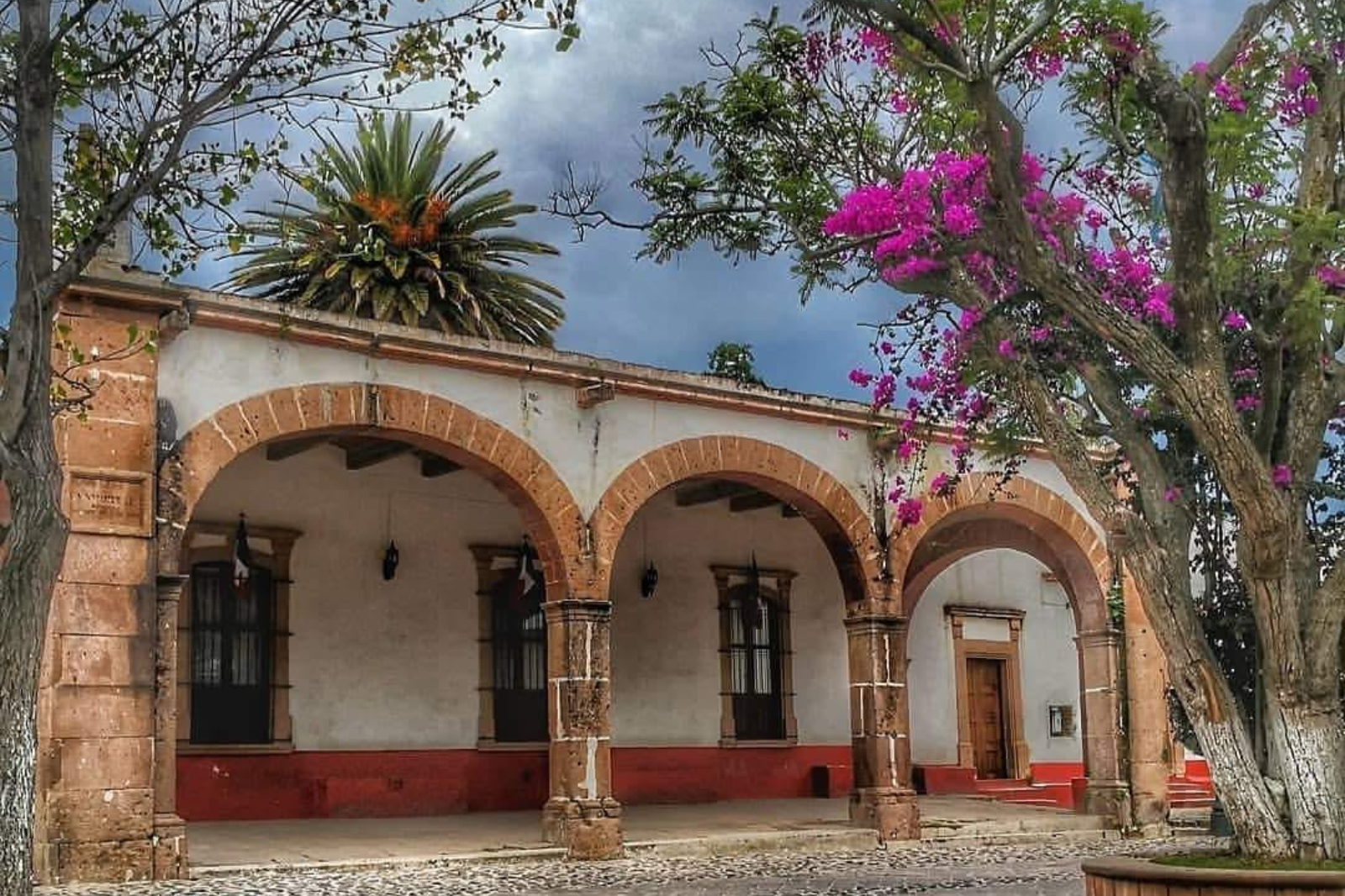 Calles empedradas, vidrio artesanal y una historia de enamorados te esperan en este pueblo hidalguense.