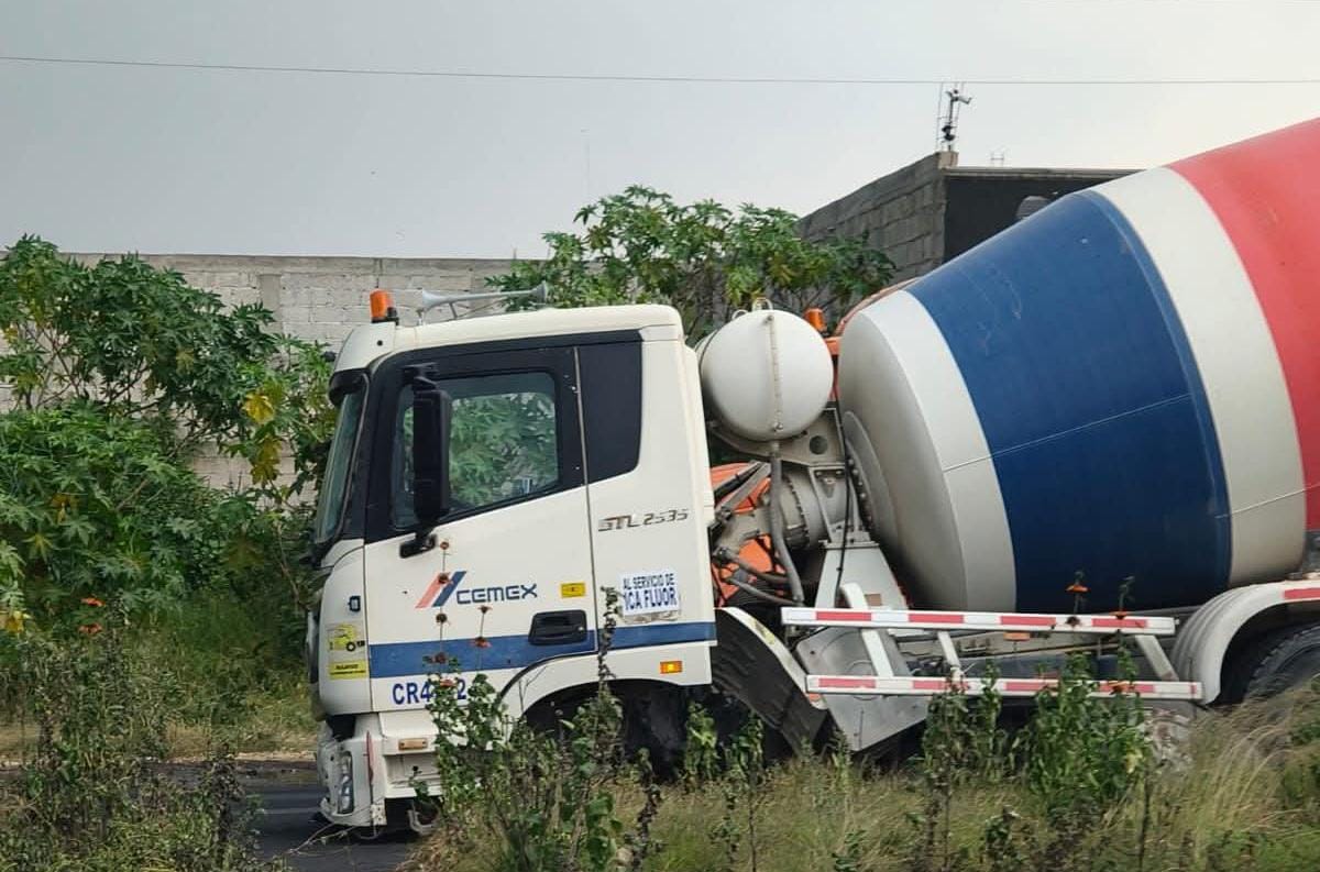 Tractocamión choca contra revolvedora de Cemex en Tula-Tlahuelilpan