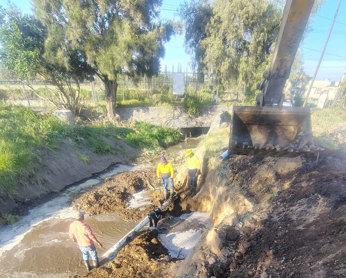 Vecinos denuncian agua sucia en El Pedregal