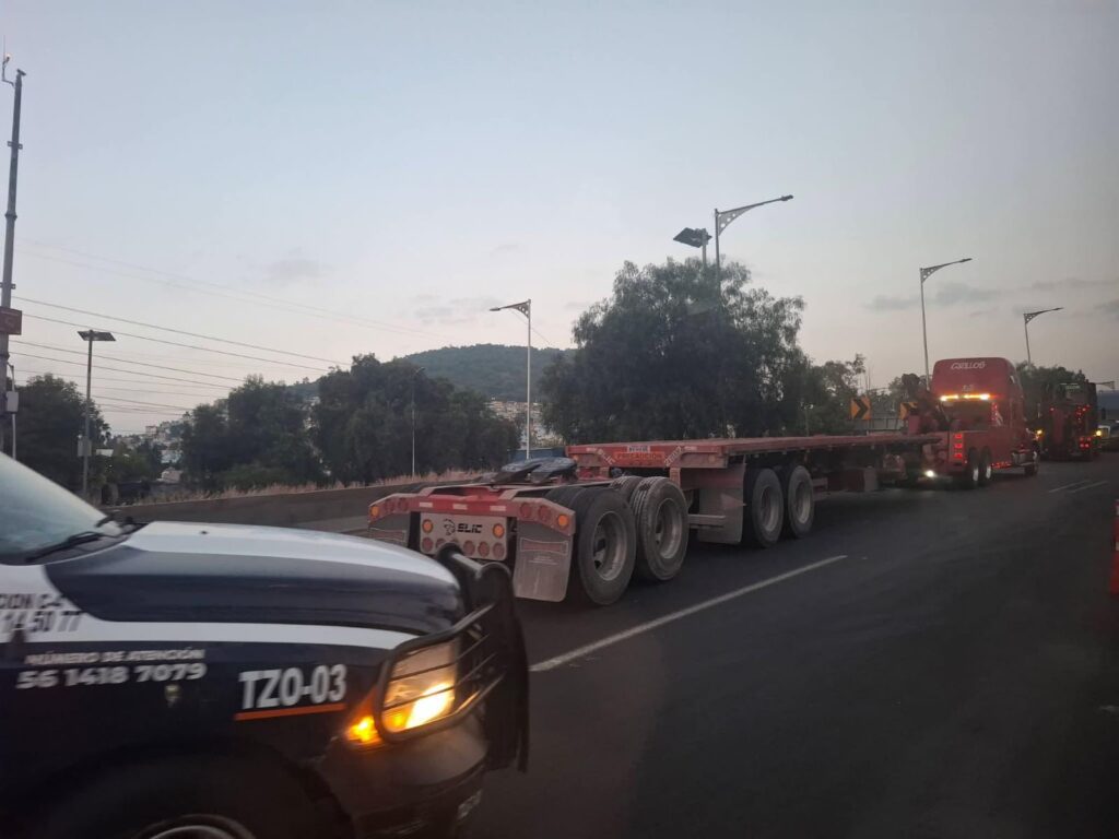 Tráiler pierde su contenedor en la México-Pachuca