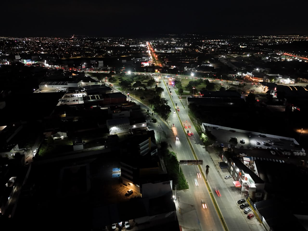 Pachuca moderniza el alumbrado del bulevar Everardo Márquez con tecnología LED