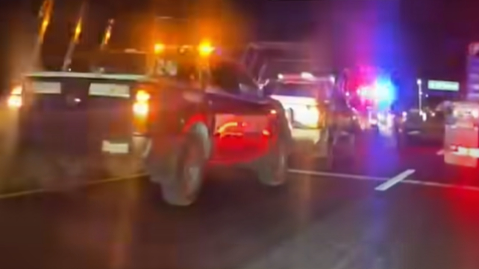 Autoridades resguardan la zona de un atropellamiento en El Arenal.