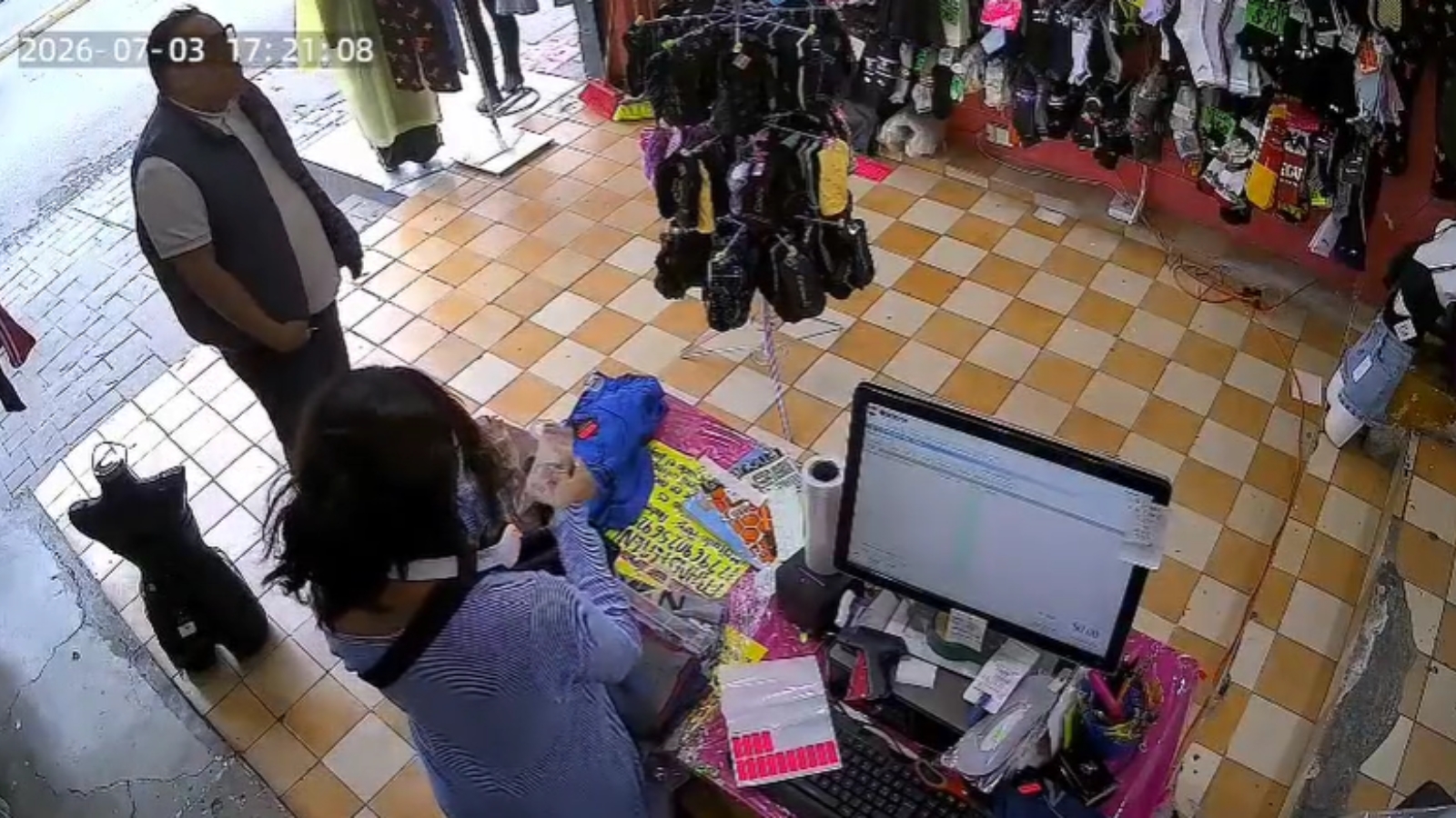 Comerciantes alertan por fraude con billetes falsos en Tizayuca.