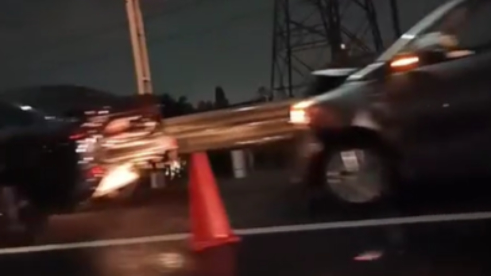 Accidente vehicular en la autopista México-Pachuca bajo la lluvia