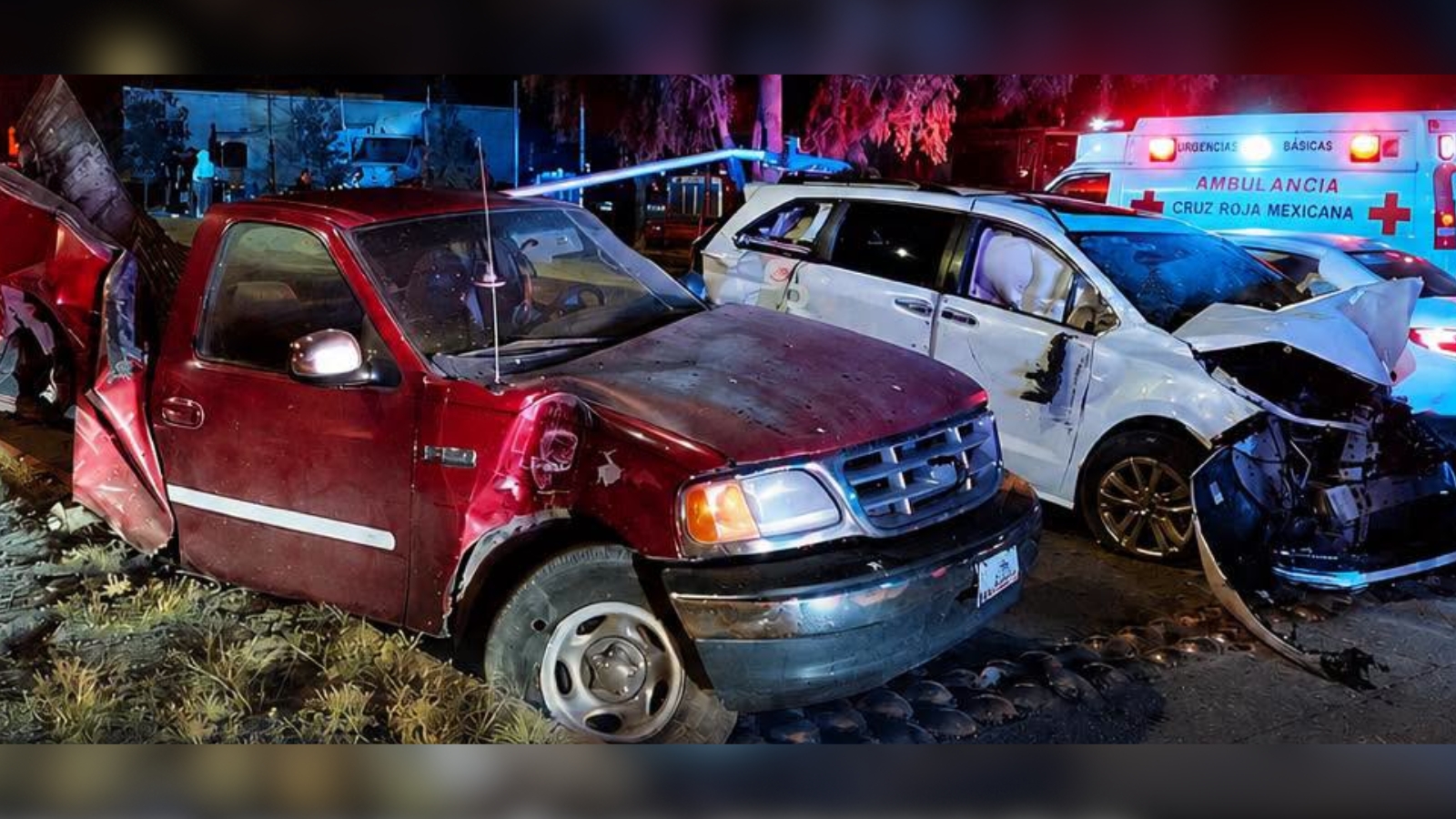 Vehículos involucrados en un accidente sobre la carretera Pachuca–Ciudad Sahagún.
