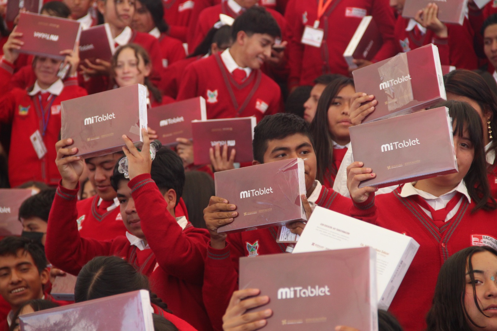 Tabletas electrónicas que serán entregadas a estudiantes de media superior en Hidalgo.