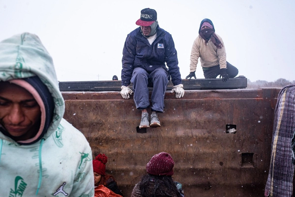 Migrantyes latinoamericanos a bordo de 'La Bestia', en Chihuahua.