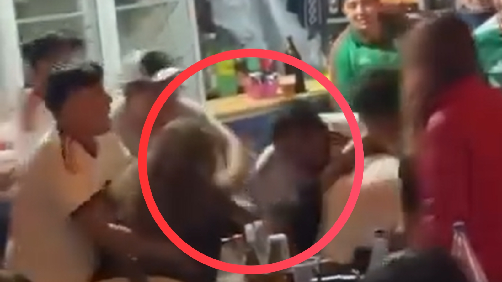 Riña entre asistentes en un bar de Mixquiahuala tras el partido México vs Inglaterra.
