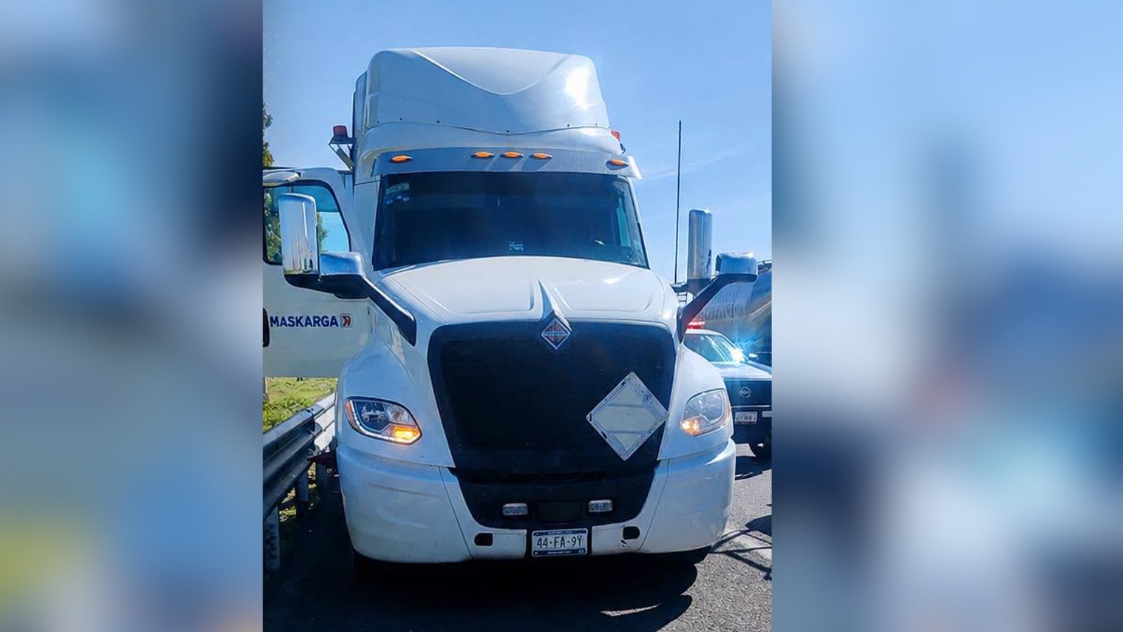Operativo de seguridad para recuperar un tractocamión robado en la México-Pachuca.