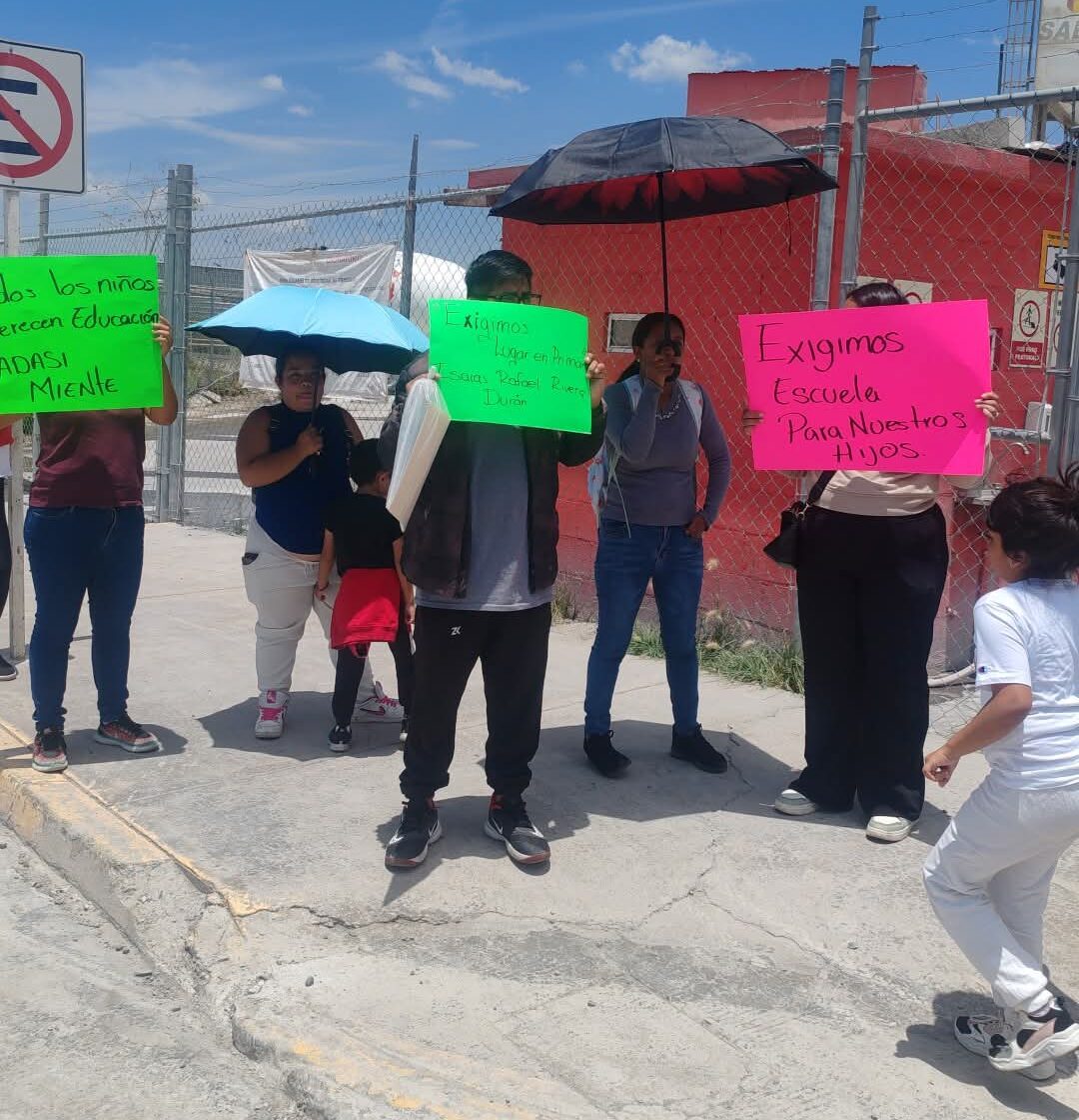 Acusan falta de lugares en la escuela Heroes de Tizayuca
