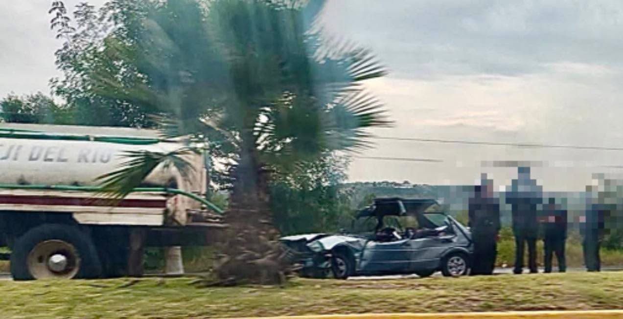 Choque entre auto y pipa deja un muerto