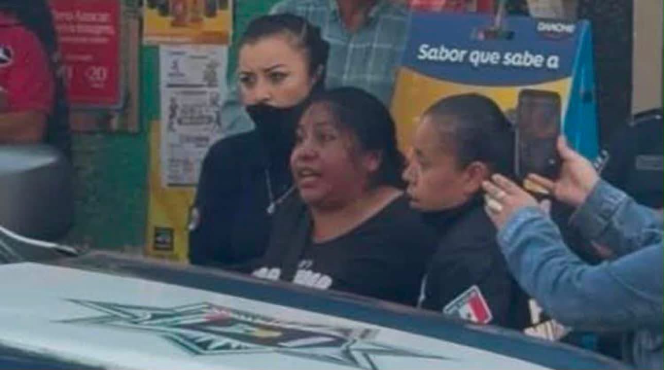 Comerciante encierra a presunta extorsionadora en una barbería de Ajacuba y termina detenida