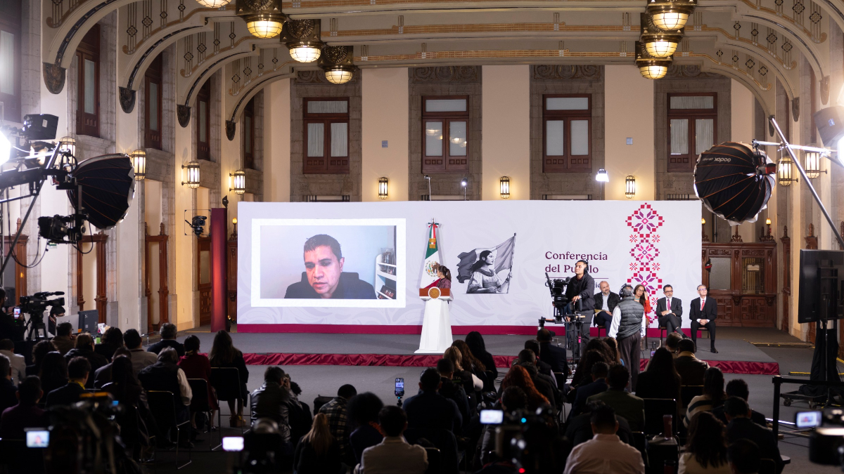 Presidenta Claudia Sheinbaum durante una conferencia en la que abordó la regulación de algoritmos, redes sociales y celulares en escuelas.