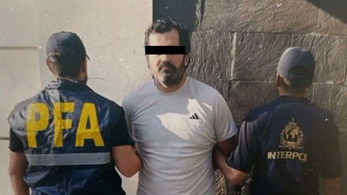 Fernando Farías Laguna es extraditado de Argentina a México para enfrentar acusaciones por su presunta participación en una red de contrabando de combustible.