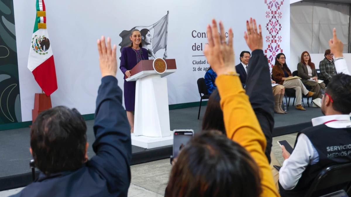 Ocho de cada 10 maestros apoyan regular el uso de celulares en las escuelas de México. Sheinbaum y la SEP analizan nuevas medidas.