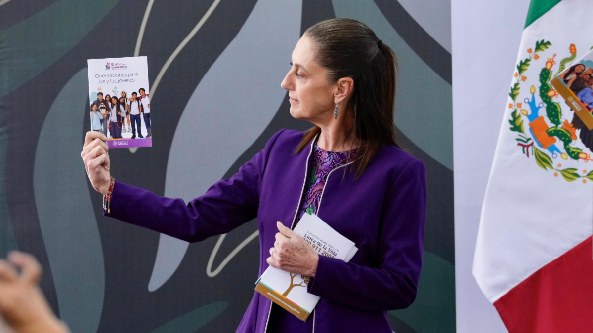 Sheinbaum presentó los resultados de la consulta sobre el uso de celulares en escuelas al iniciar el ciclo escolar 2026-2027.