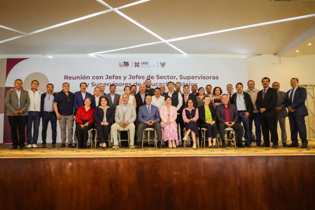 Natividad Castrejón se reune con jefes de sector y supervisores de educación básica