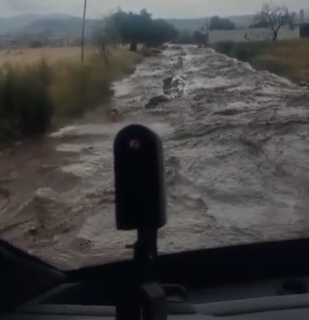 Recrote temporal en ruta alimentadora 15 b por inundaciones