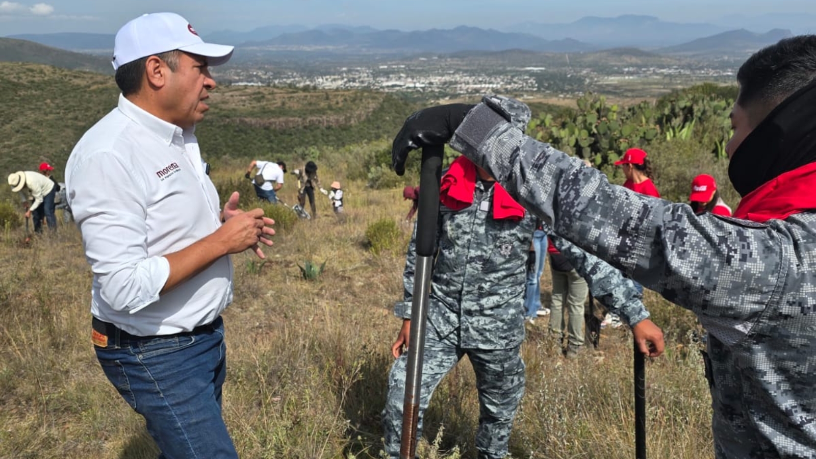 Ricardo Crespo participa en jornada de reforestación