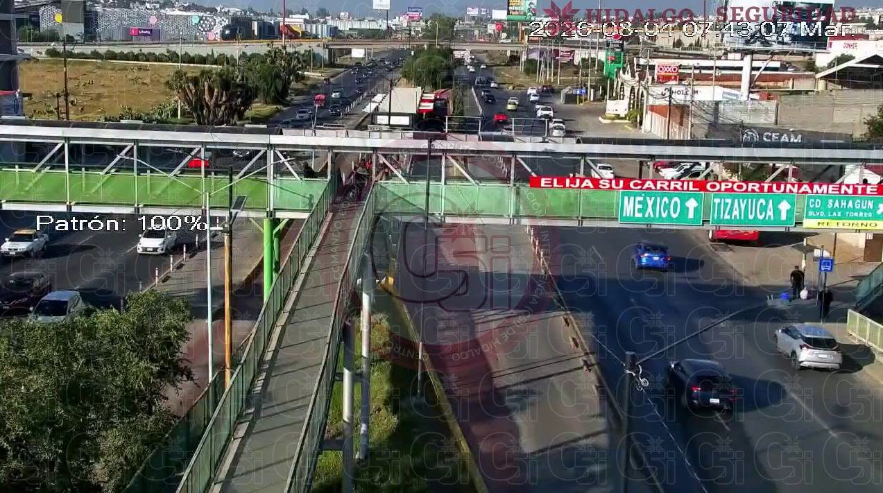 Tráfico ligero en una de las principales vialidades de Pachuca durante la mañana.