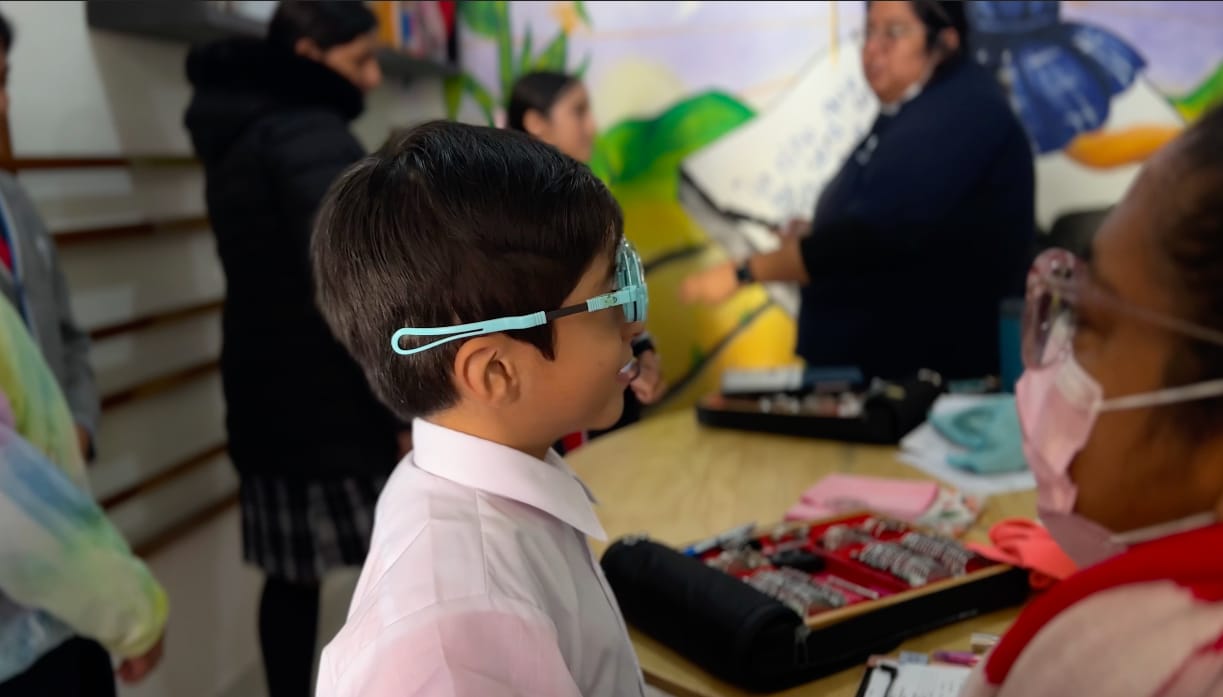 Un problema de visión también puede afectar el aprendizaje: en Hidalgo revisaron a miles de estudiantes durante el último ciclo escolar.