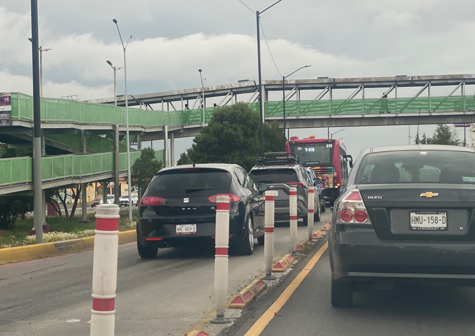 Multas por invadir carril del Tuzobús